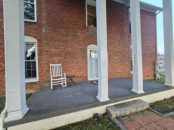 3rd image of 904 Main St