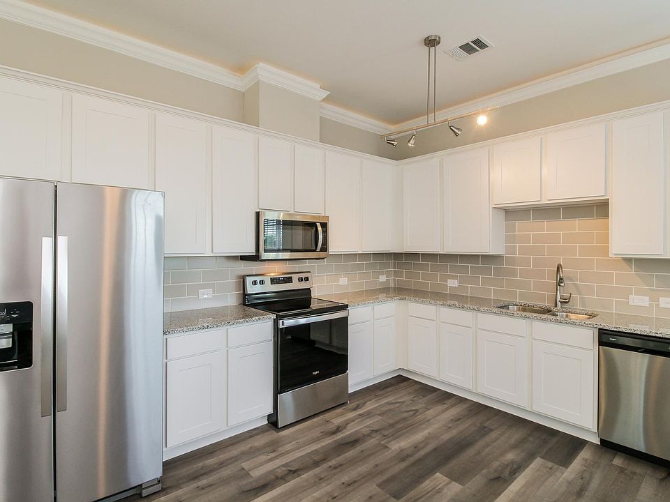 1st image of 2500 Aurora Ln
