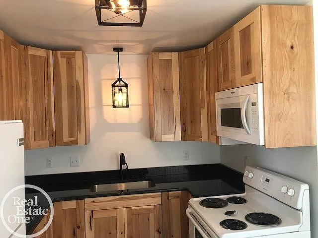 50799 Holt St — Photo 10