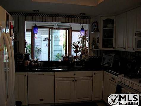 5th image of 663 Pomona Ave