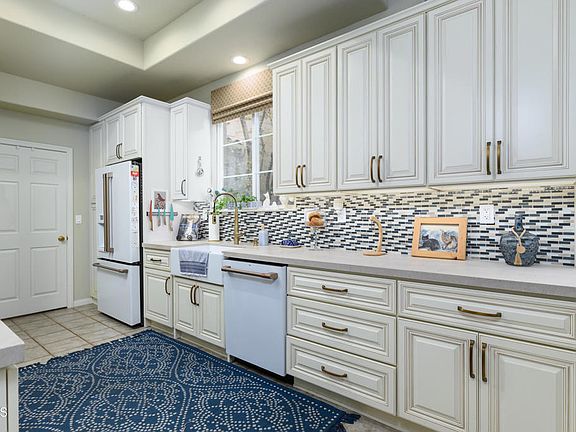 2nd image of 1150 Corte Riviera