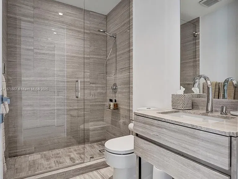 18975 SE Collins Ave #3504 — Photo 20