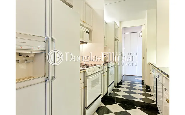 Sold by Douglas Elliman | media 20