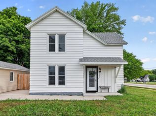 302 1st St NW, Dodge Center, MN 55927