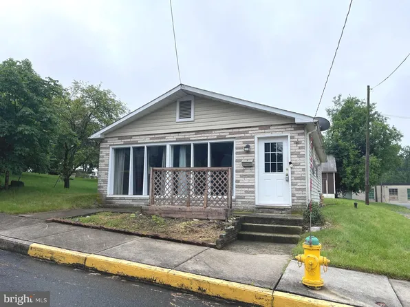 3 Broad St, Newville, PA 17241