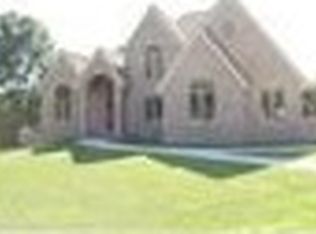 4041 Hawks Ridge Dr, Hubertus, WI 53033