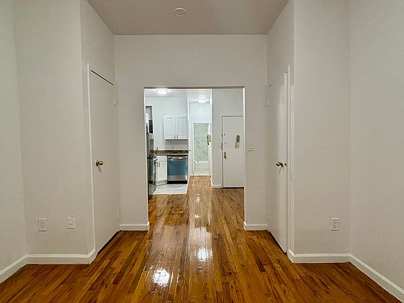 2nd image of 950 Columbus Ave APT 1A