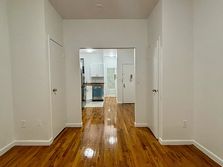 950 Columbus Ave #1A — Photo 2