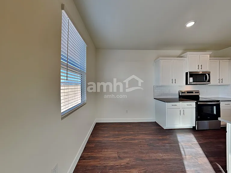 897 Heritage Blvd — Photo 6