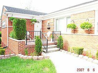 24630 Gardner St, Oak Park, MI 48237