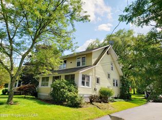 2557 Lower Demunds Rd, Dallas, PA 18612