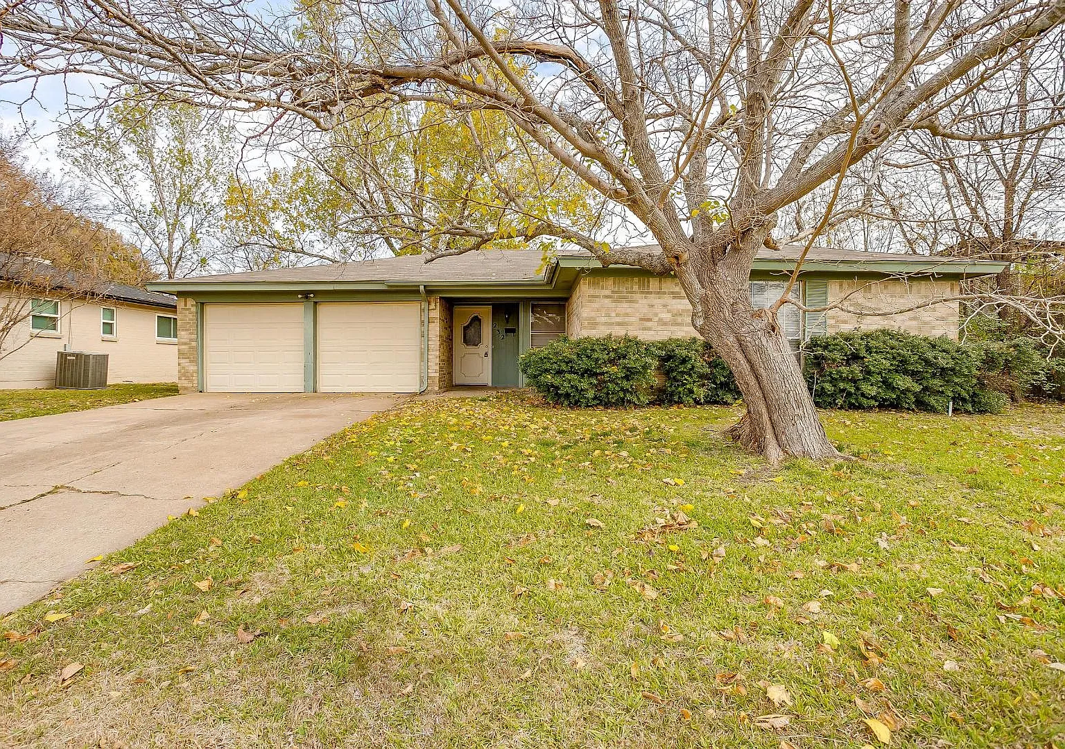 232 Linda Dr — Photo 1