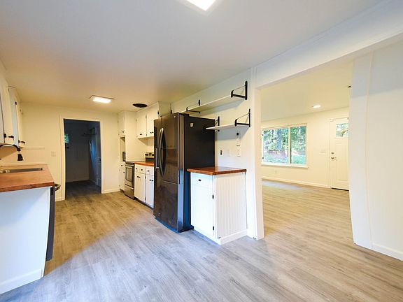 5th image of 22015 SE 28th St