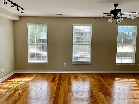 3rd image of 1790 Queen Anne St #1