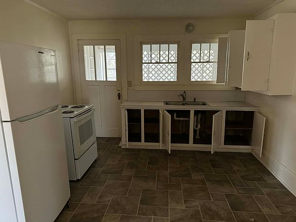 3rd image of 147 Courtland St