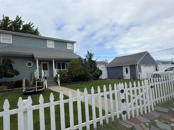 48 Lake Street, Lindenhurst, NY 11757