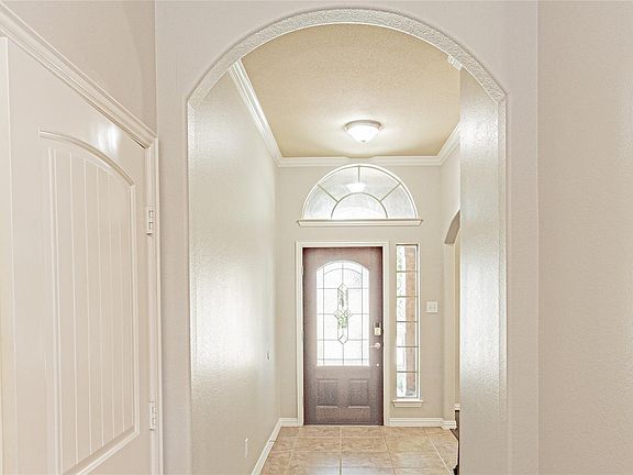 2nd image of 4617 Hidden Pond Dr