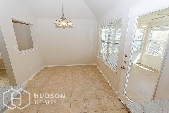 5th image of 2925 Shoreline Dr