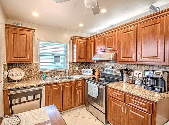 3rd image of 606 Hummingbird Lane #606