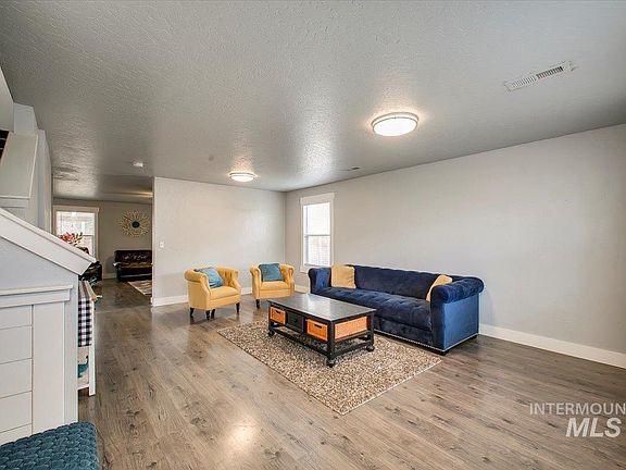 4th image of 403 E Willowcreek Dr