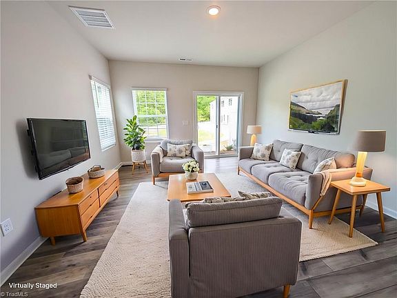 5th image of 3156 Fall Hills Dr
