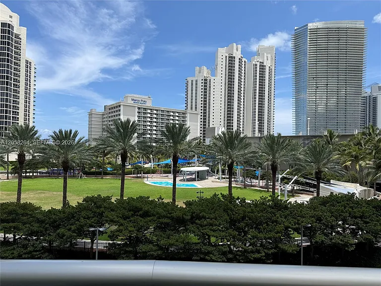 19370 Collins Ave #423 — Photo 2