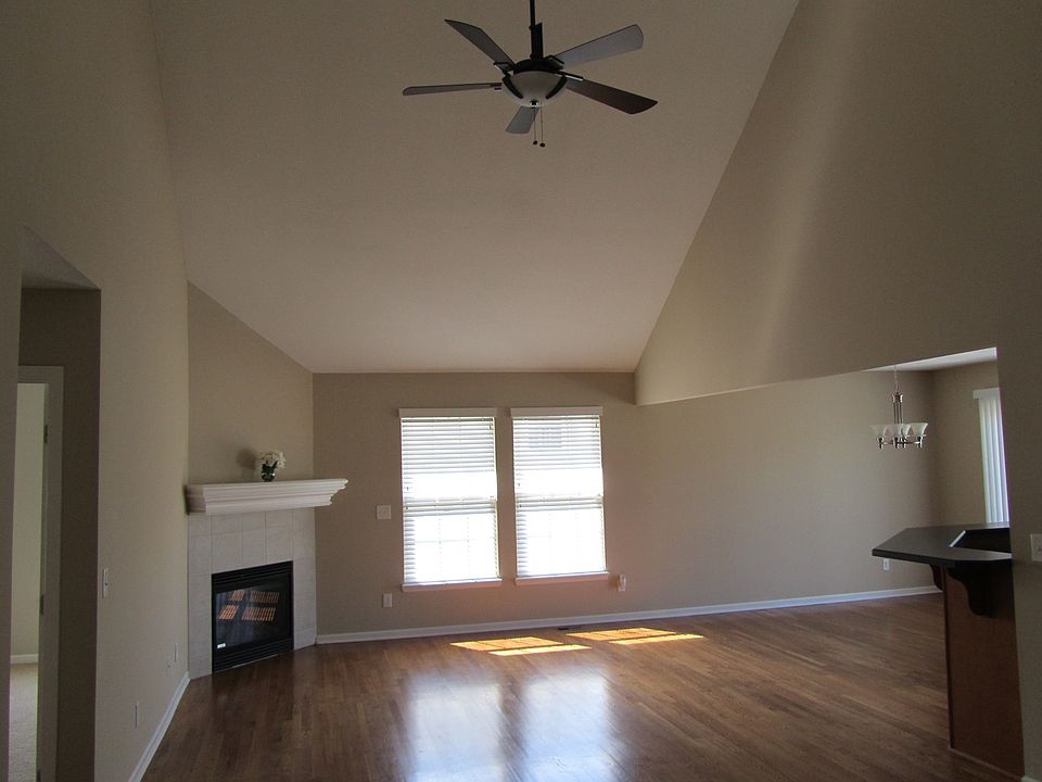 The main living area. Nice open plan w/vaulted ceilings.