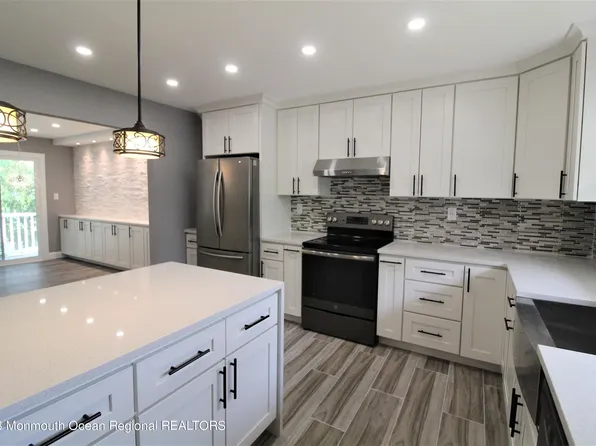 16 Poet Drive, Matawan, NJ 07747