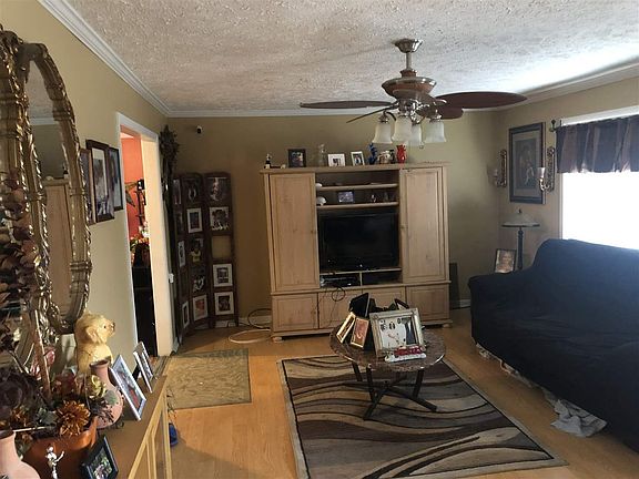 4th image of 481 Iola St