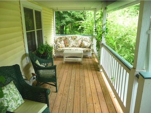 XL wide porch w/ swing