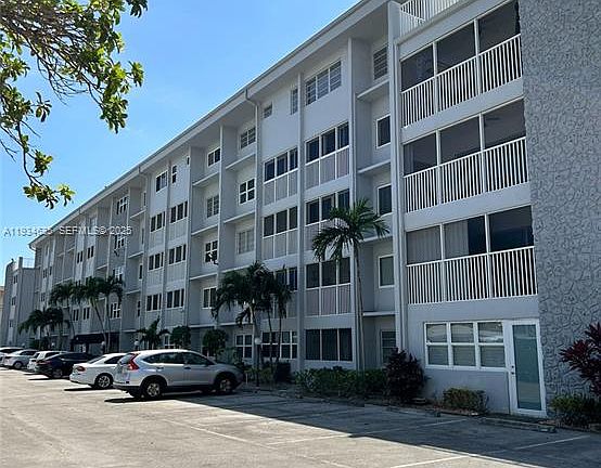 4th image of 329 SE 3rd St APT 405T