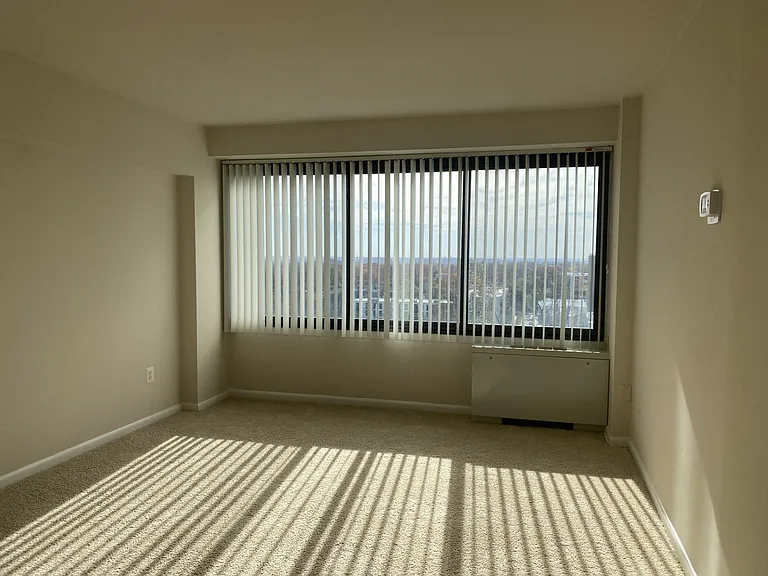 Silver Spring Towers — Photo 181
