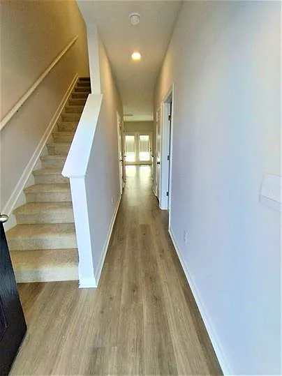 302 Carr Ln — Photo 2