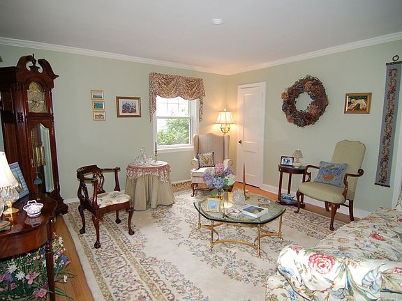 Formal Dining Room (being used as Living Room)