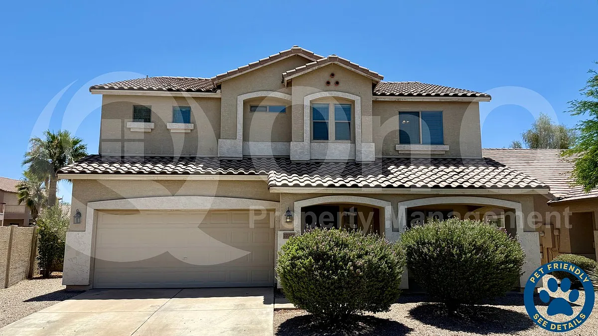 4 bed, 2.5 bath, 2702 sqft, $2,499 — Photo 1