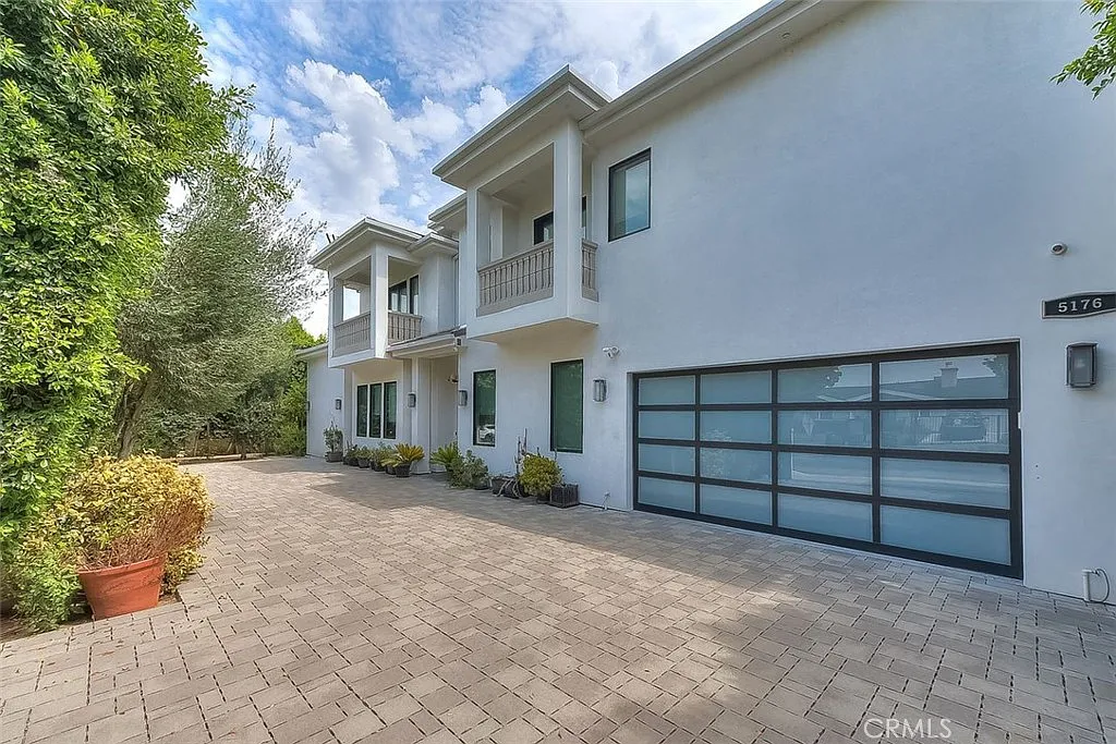 5 bed, 4630 sqft, $16,500 — Photo 1