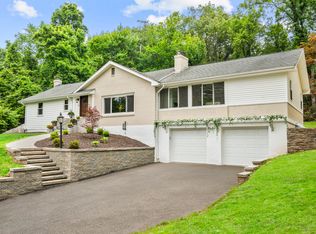 14 Pine Tree Ln, Avon, CT 06001