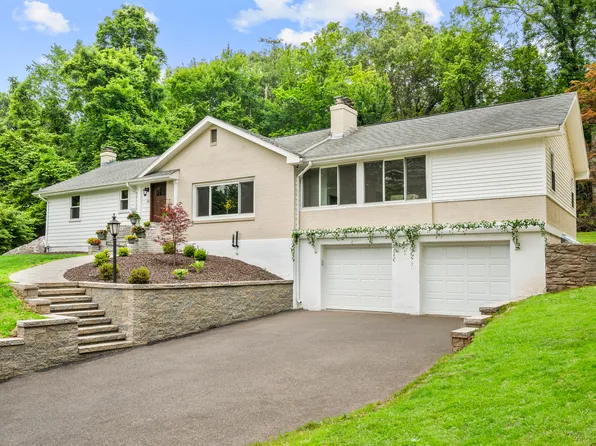 14 Pine Tree Lane, Avon, CT 06001