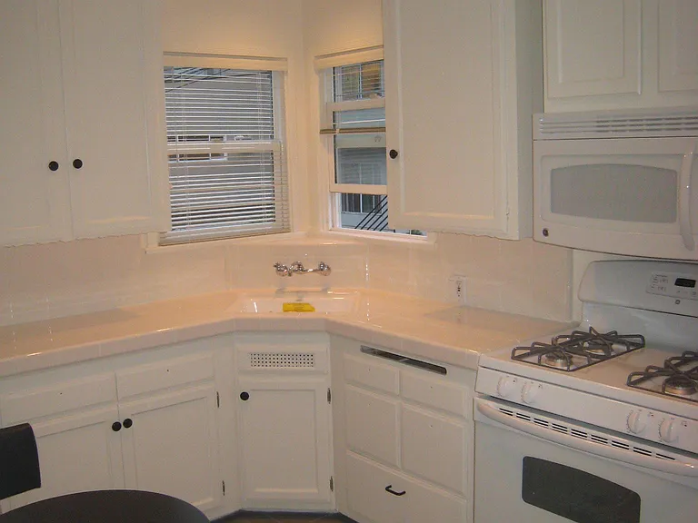 345 N Oakhurst Dr #E — Photo 4