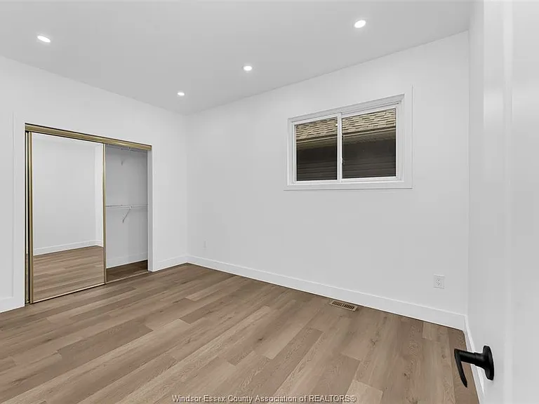 497 McKay Ave — Photo 17