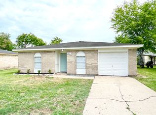 941 S Walker St, Angleton, TX 77515