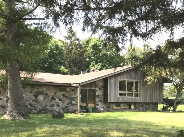4437 E 13th Rd, Earlville, IL 60518