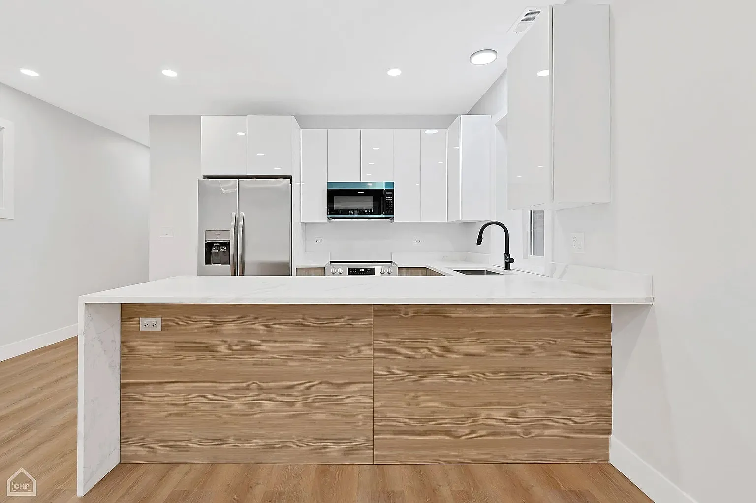 3 bed, 1300 sqft, $2,600 — Photo 4