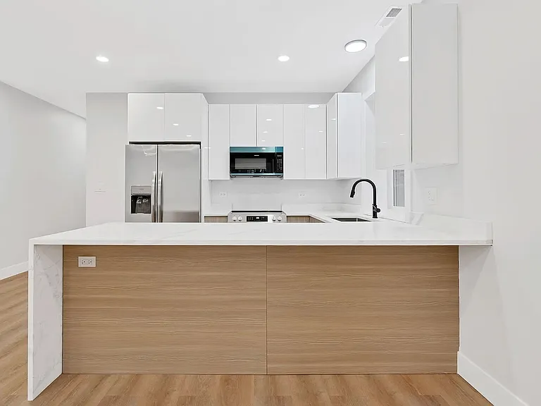 2626 W 21st St #2 — Photo 4