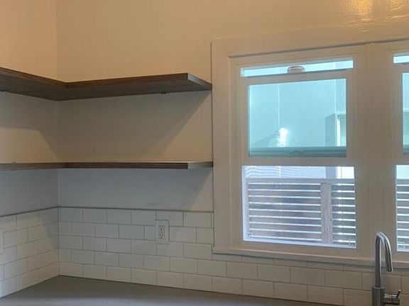 3rd image of 607 N Bronson Ave #607