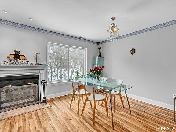 4th image of 14 Newtown Road #A5