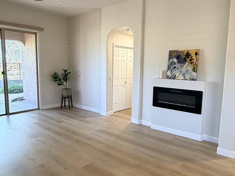 Modern electric fireplace