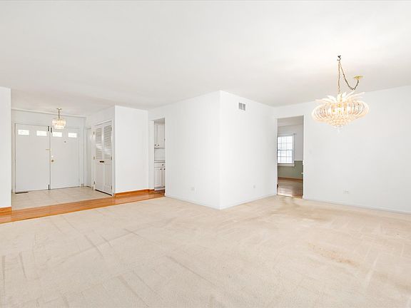 4th image of 601 Newport Ave