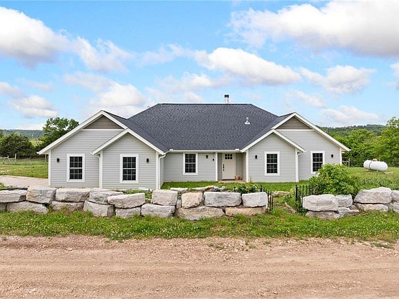 2nd image of 307 Whitetail Dr