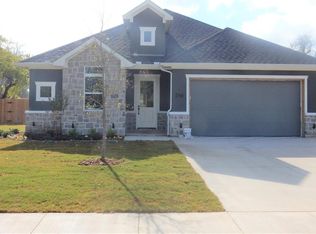 216 Lakeview Cir, Pilot Point, TX 76258